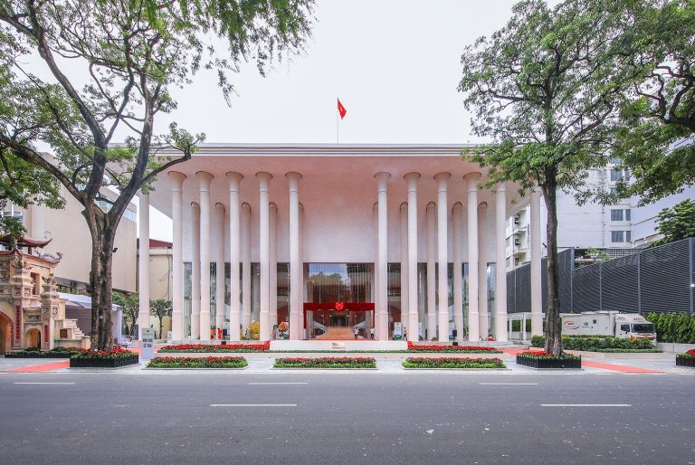 NHÀ HÁT HỒ GƯƠM