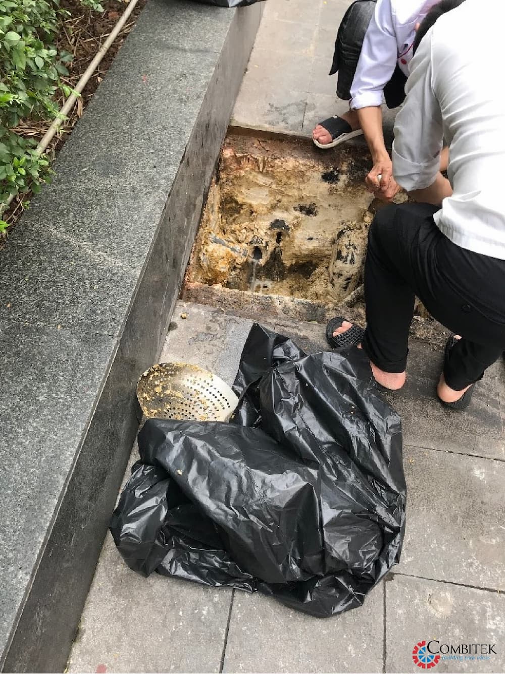 bể t&aacute;ch mỡ truyền thống